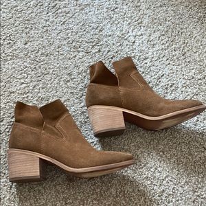 BP low top bootie